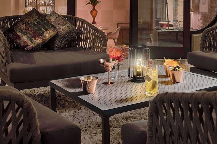 Lounge 73 of 79