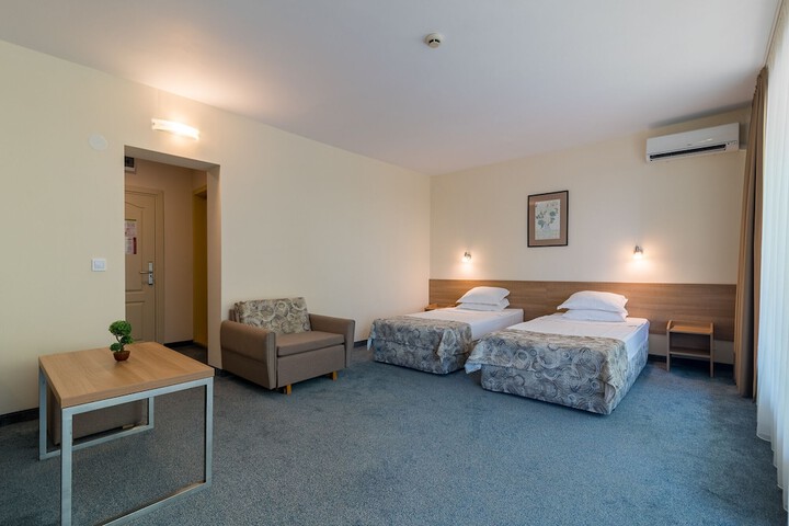 Room 6 of 45