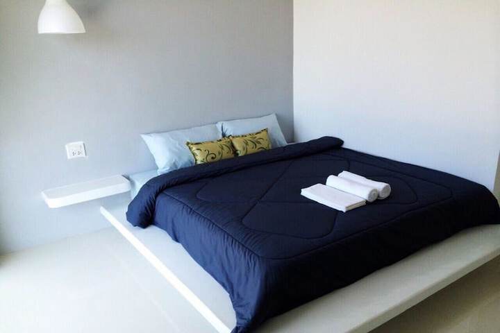 Room 6 of 11