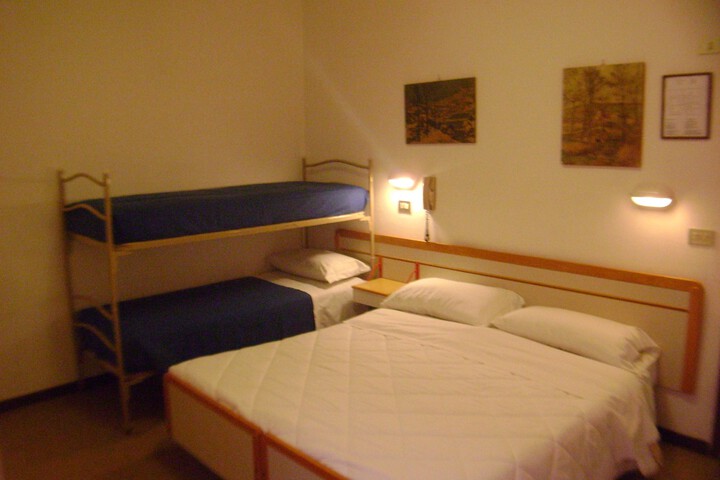 Room 10 of 26