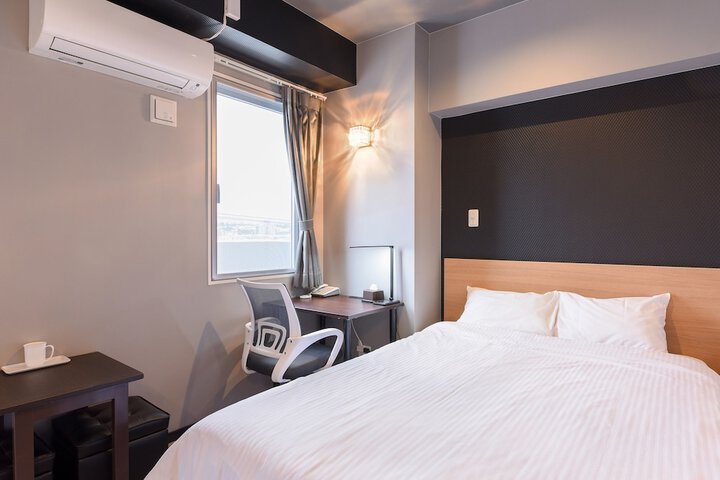 Room 6 of 19