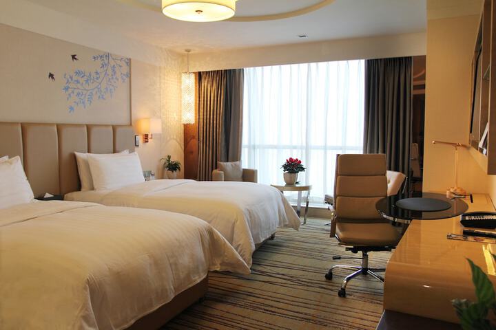 Room 7 of 72