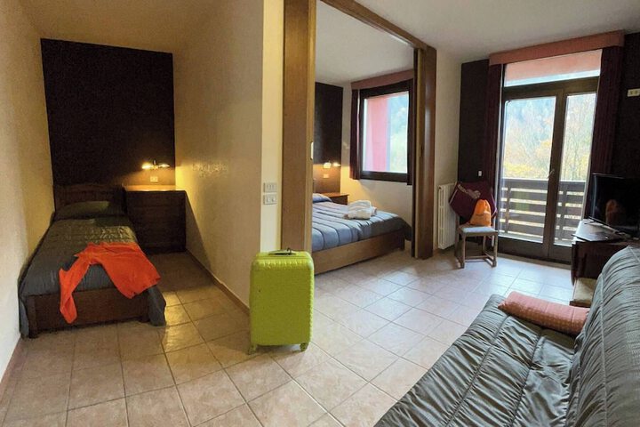 Room 6 of 26