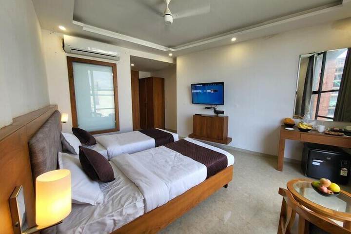 Room 5 of 23