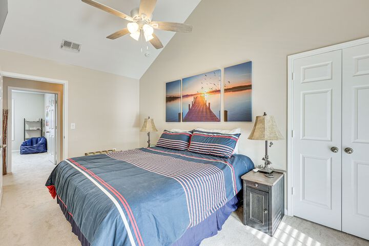 Townhome w / Outdoor Pool & White Lake Access!