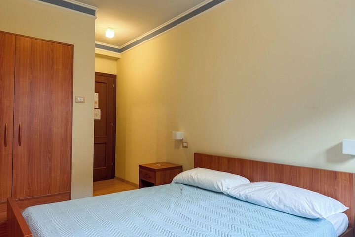 Room 8 of 24