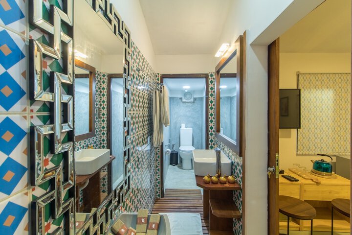 Room 14 of 25