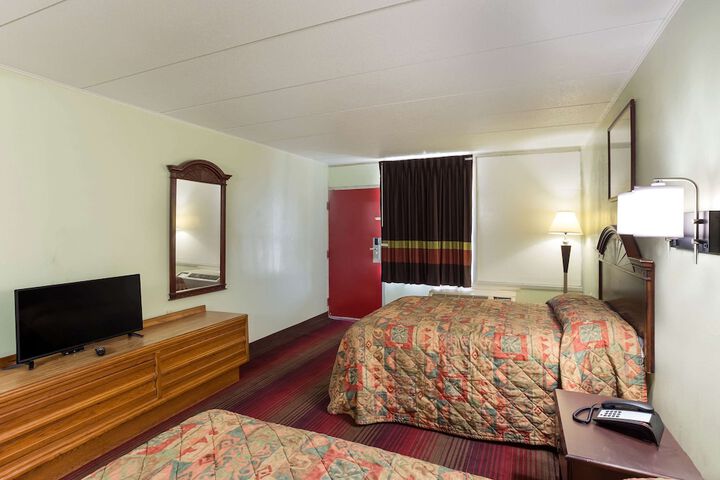 2 Double Beds (3 of 8)
