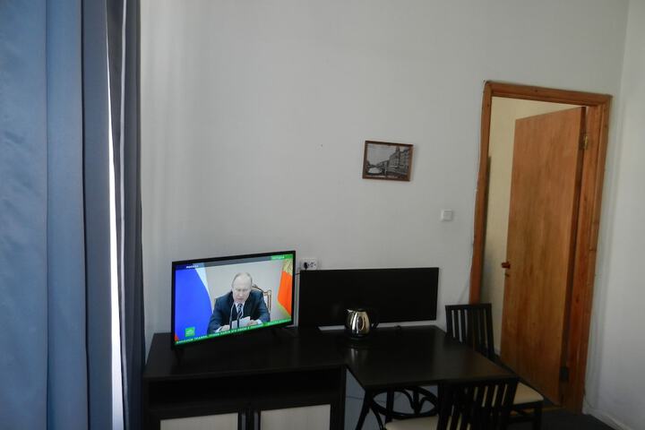 Room 27 of 87