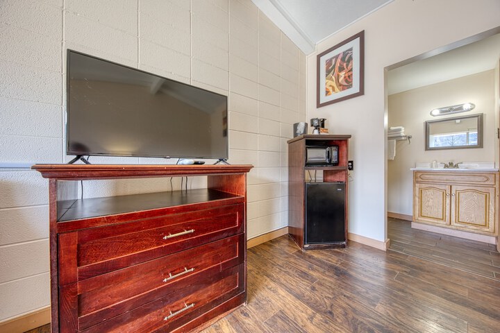 Room 6 of 15