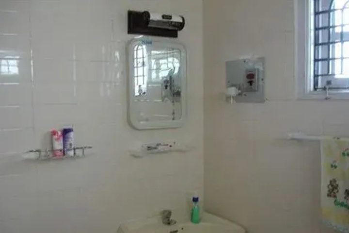 Room 8 of 13