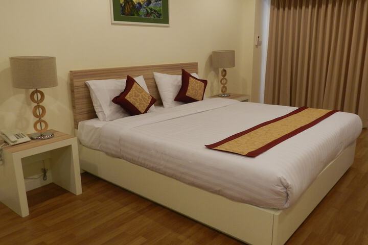 Room 27 of 90