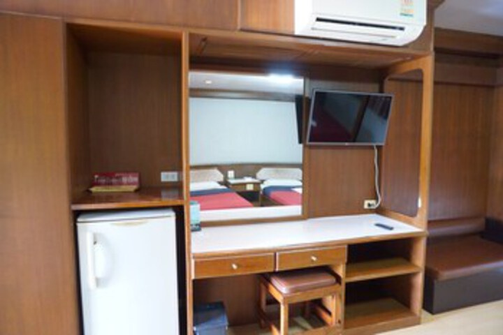 Room 33 of 50