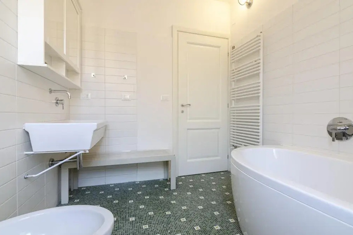 Room 8 of 13