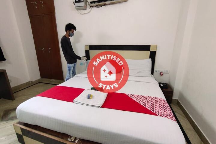 Room 4 of 12