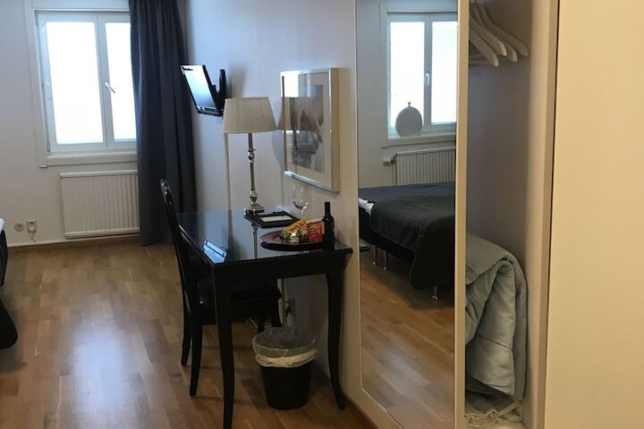 Room 7 of 38