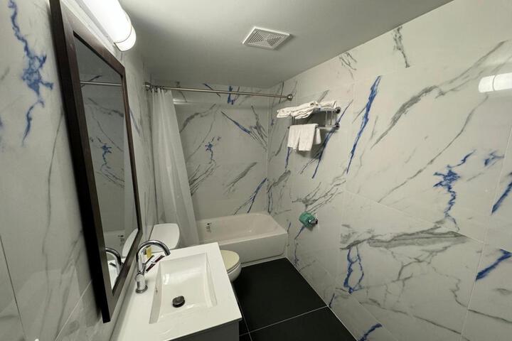 Room 11 of 20