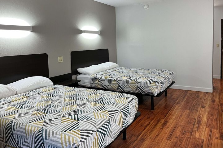 2 Double Beds Refrigerator, Microwave (2 of 8)