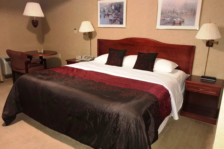 Room 10 of 99