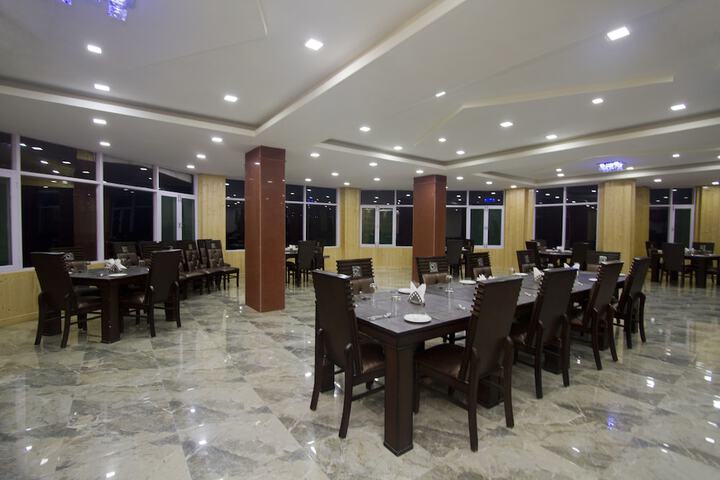Dining 49 of 64