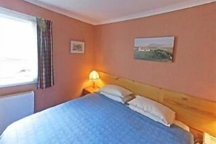Room 6 of 76