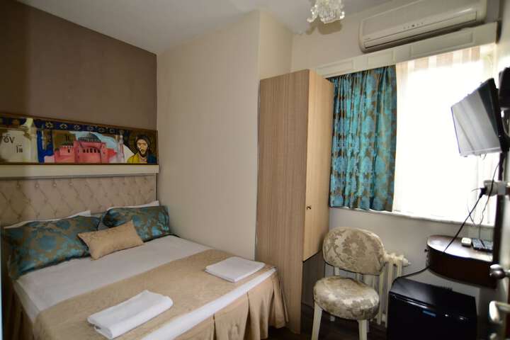 Room 7 of 38