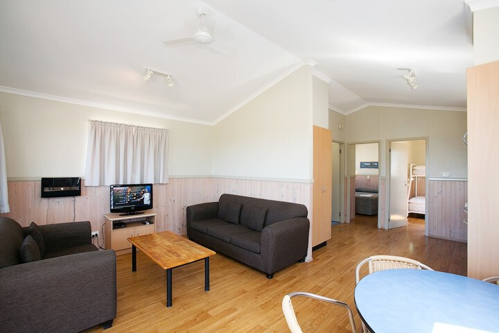 Room 2 of 32