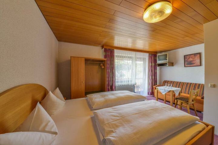 Room 4 of 34
