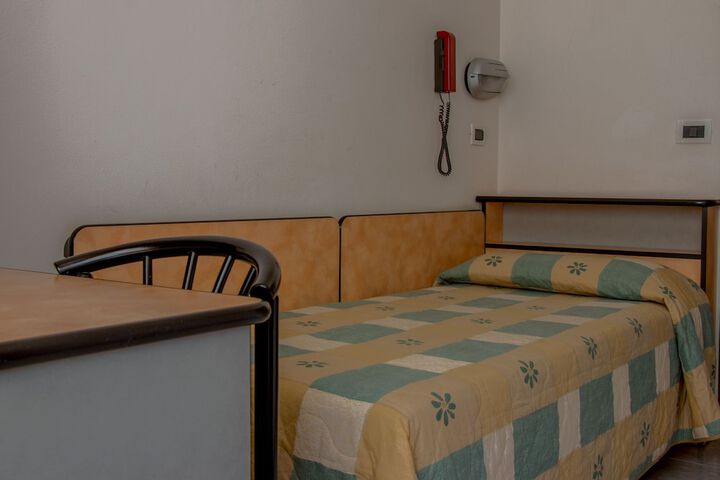 Room 3 of 48