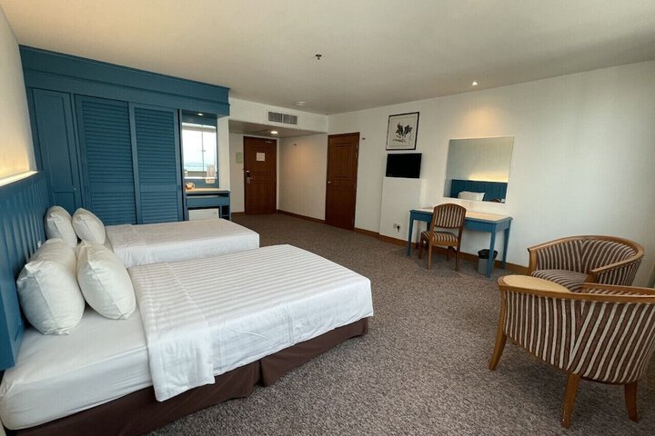 Room 21 of 38