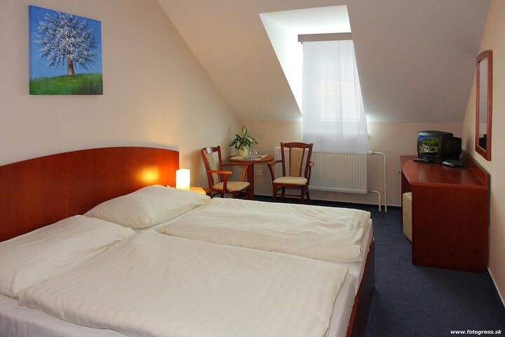 Room 10 of 47