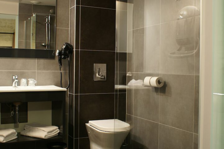 Room 16 of 32