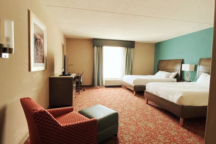2 Queen Beds (3 of 16)