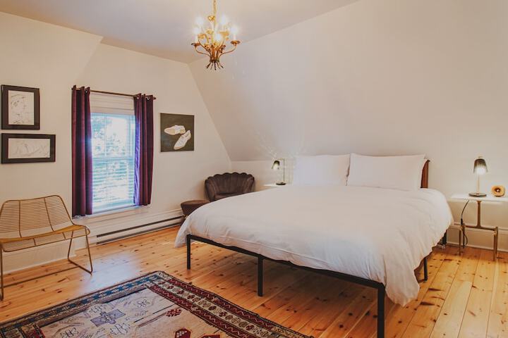 Room 10 of 33