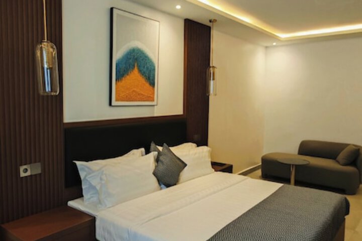 Room 10 of 29