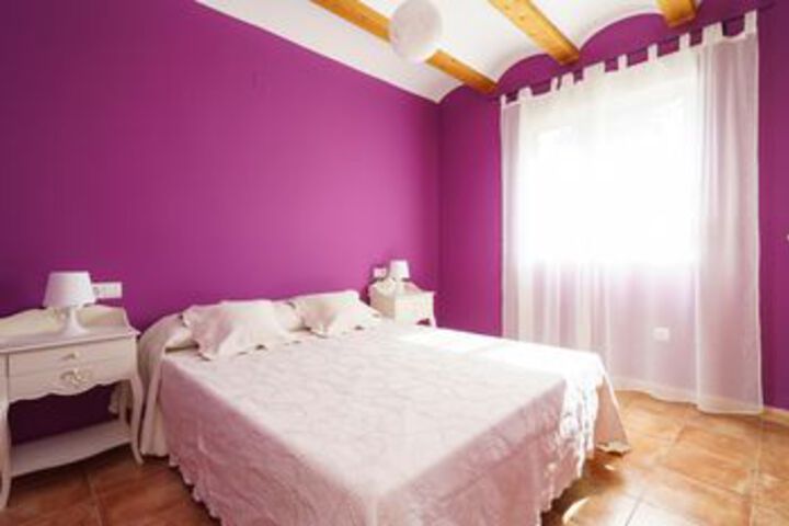 Room 4 of 9