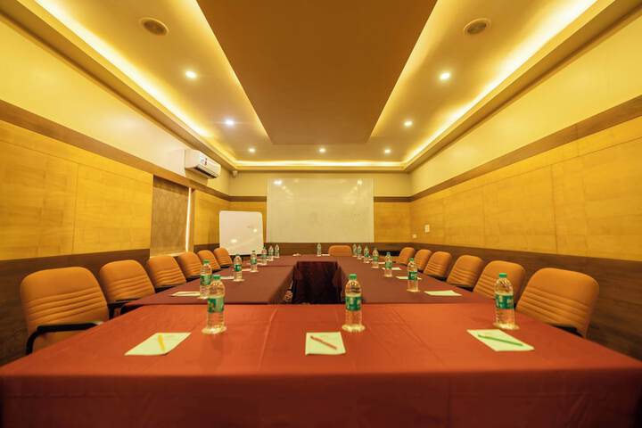 Ballroom/Hall 22 of 27