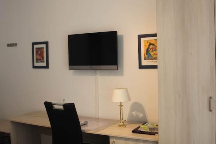 Room 17 of 31