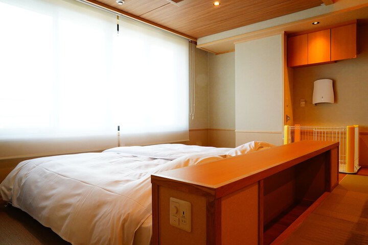 Room 13 of 104