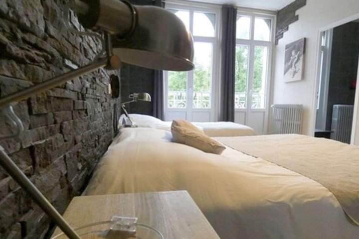 Room 9 of 28