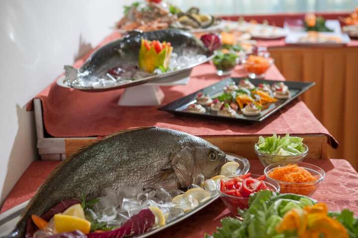 Dining 33 of 44