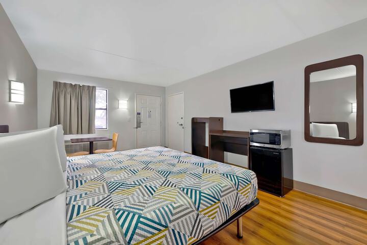 1 King Bed (10 of 13)