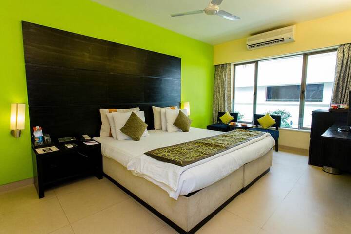 Room 10 of 36
