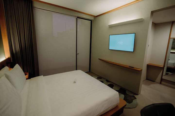 Room 3 of 48