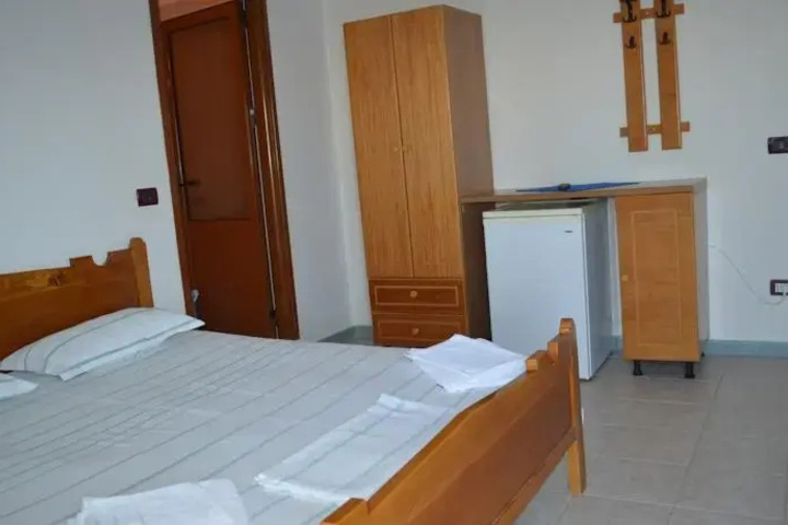 Room 7 of 10