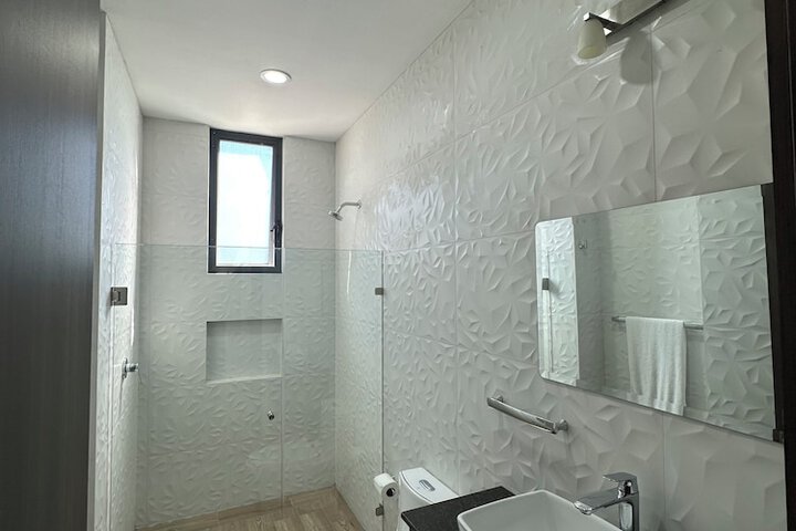 Room 33 of 60