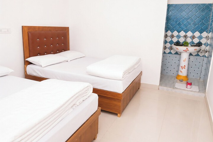 Room 8 of 14