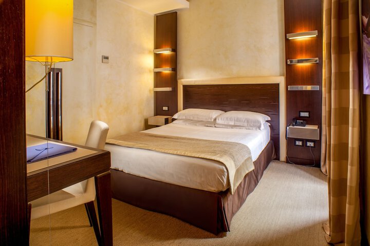 Room 8 of 31