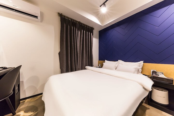 Room 17 of 43