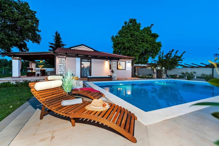 Pool 5 of 16